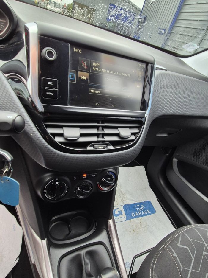 Peugeot 2008 - Image 8